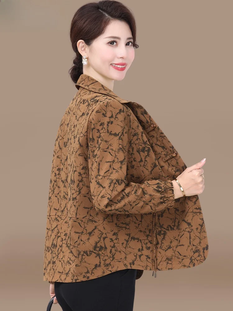 

Новая женская куртка 2024 года в китайском национальном стиле для весны и осени, модная одежда для мам среднего и старшего возраста