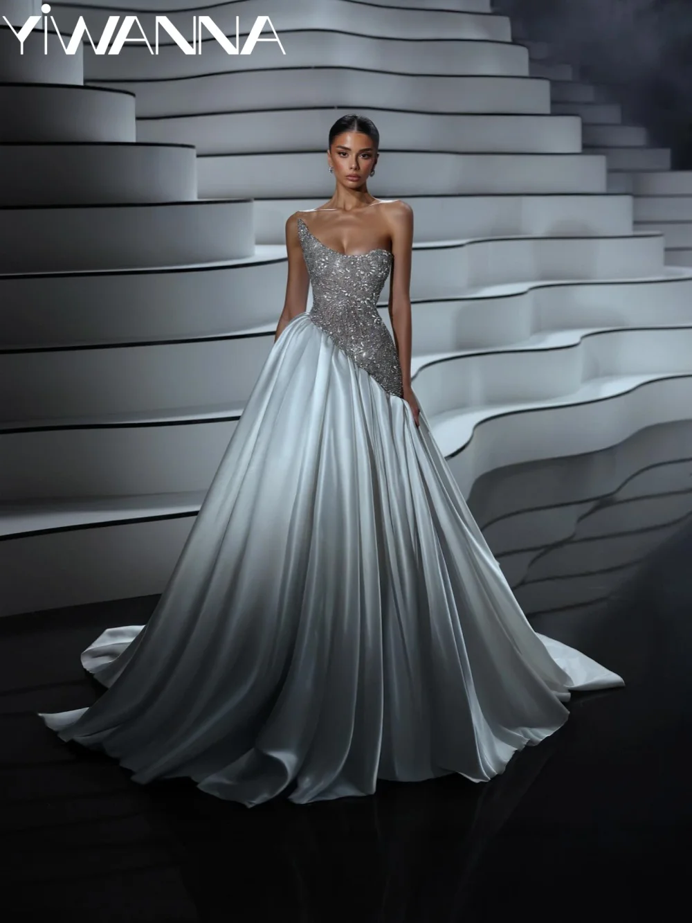 

New Arrival Shinny Crystal Wedding Dress Charming Strapless Satin Long Bridal Gown Customized Exquisite Chic Dresses For Bride