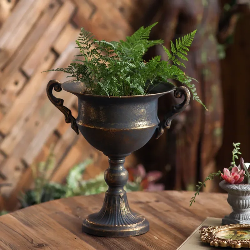 Gold Classical Goblet Vase Retro Wrought Iron Metal Flower Pot European Style Dining Table Floral Ornament for Wedding Home