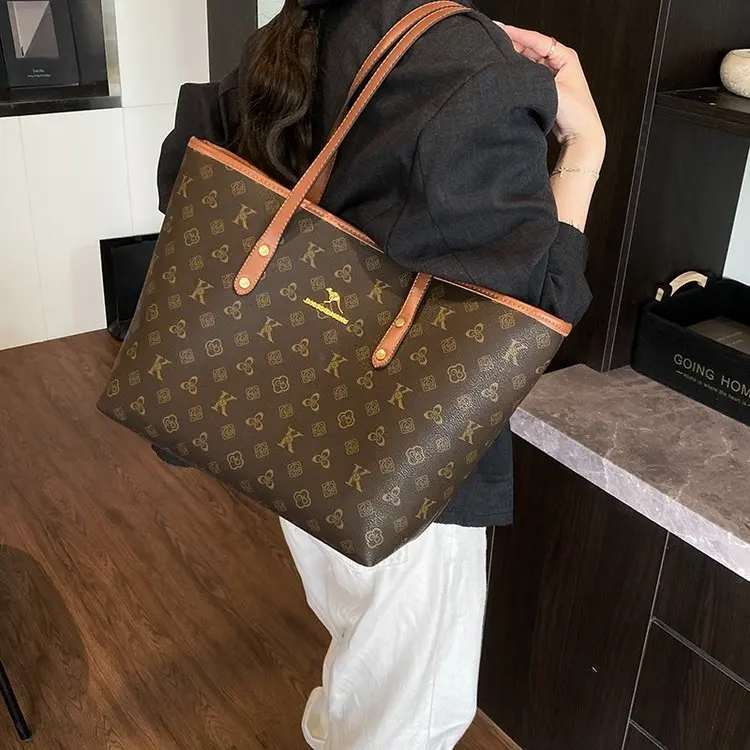 

Korean Version of Fashion Light Luxury Bag 2026 New Large-capacity Shoulder Atmosphere Simple Commuter Bag