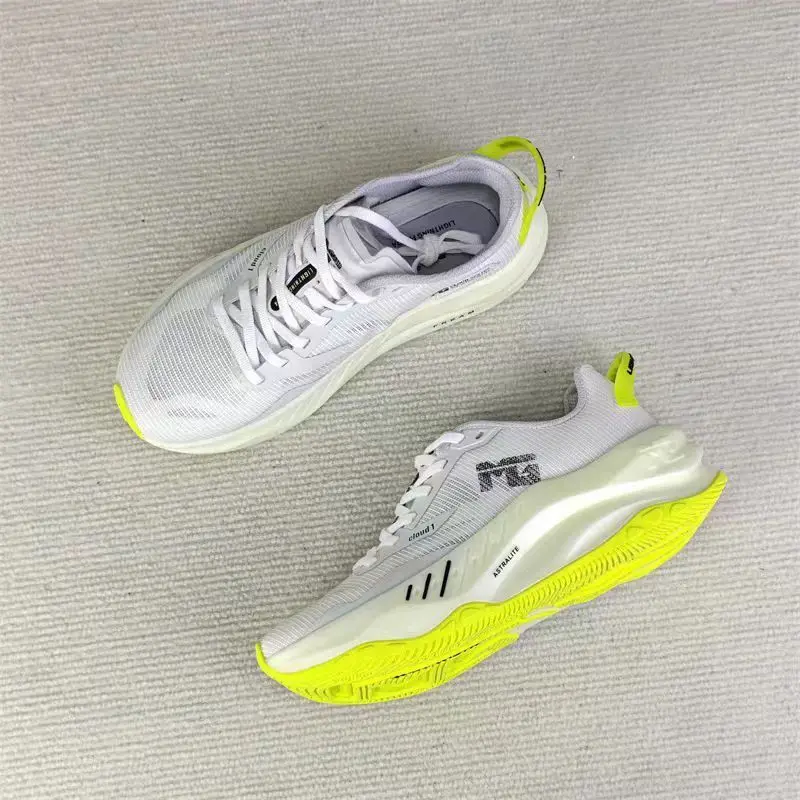 รองเท้าวิ่งและฝึกซ้อมคุณภาพสูง แบรนด์แท้ ระดับไฮเอนด์ สำหรับเท้ากว้าง รองรับแรงกระแทกได้ดีเยี่ยม สวมใส่สบาย ระบายอากาศได้ดี เหมาะสำหรับเดิน วิ่งจ๊อกกิ้ง ไซส์ 35-46