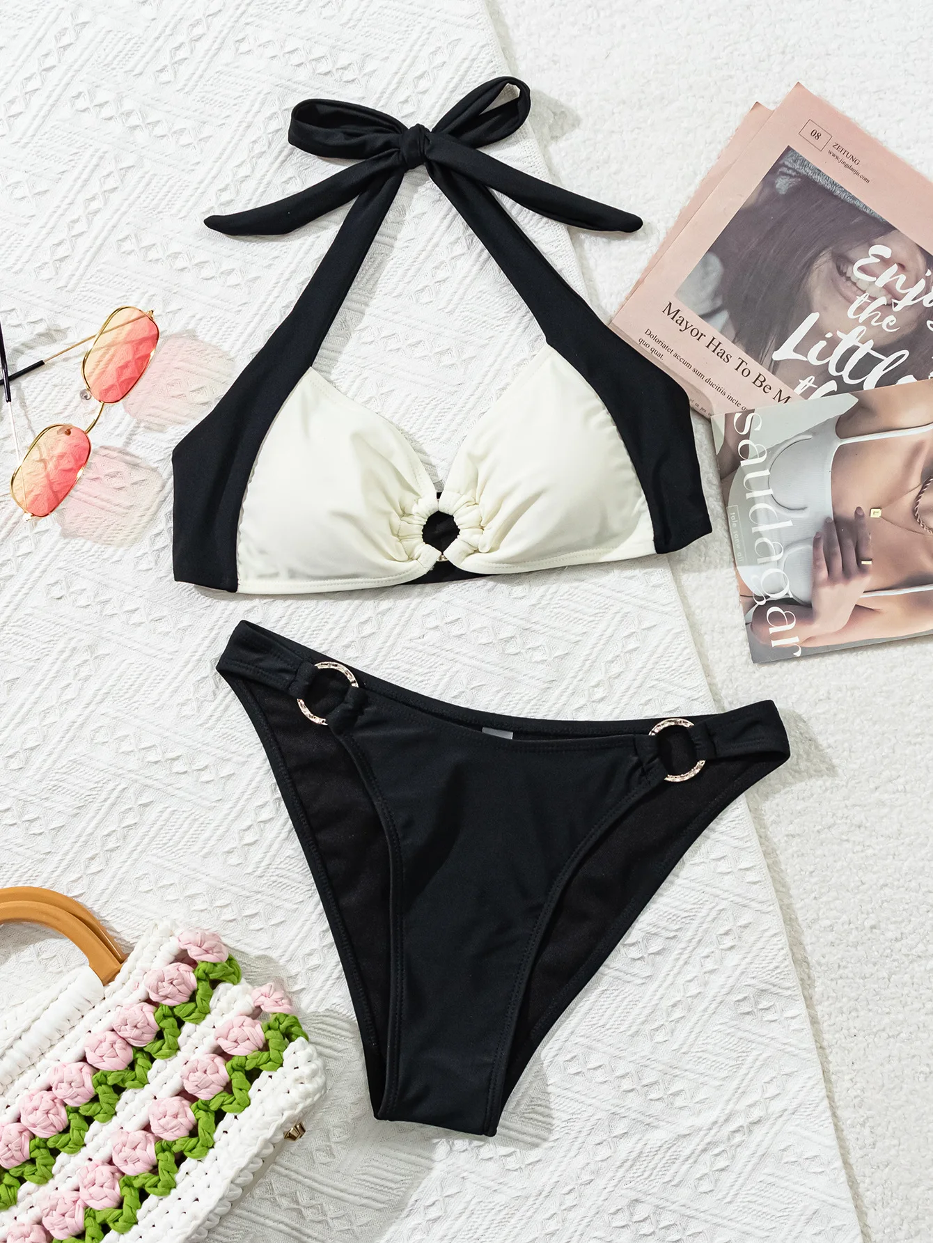 

2025 New Halter Bandage Two Pieces Bikini Set Contrast Color White Black Women Swimwear Metal Ring Bather Swimsuit Bathing Suit