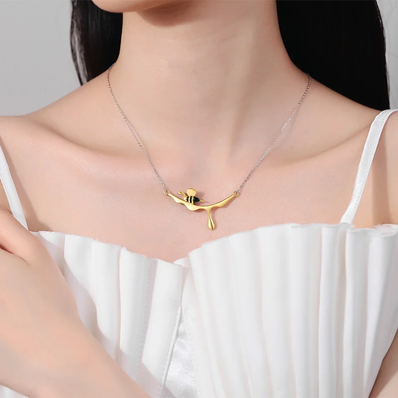 

Bee Shape Ring Female Insect Earrings Elegant Luxurious Versatile Necklace Fashion Jewelry Set for Women Girls Accessories