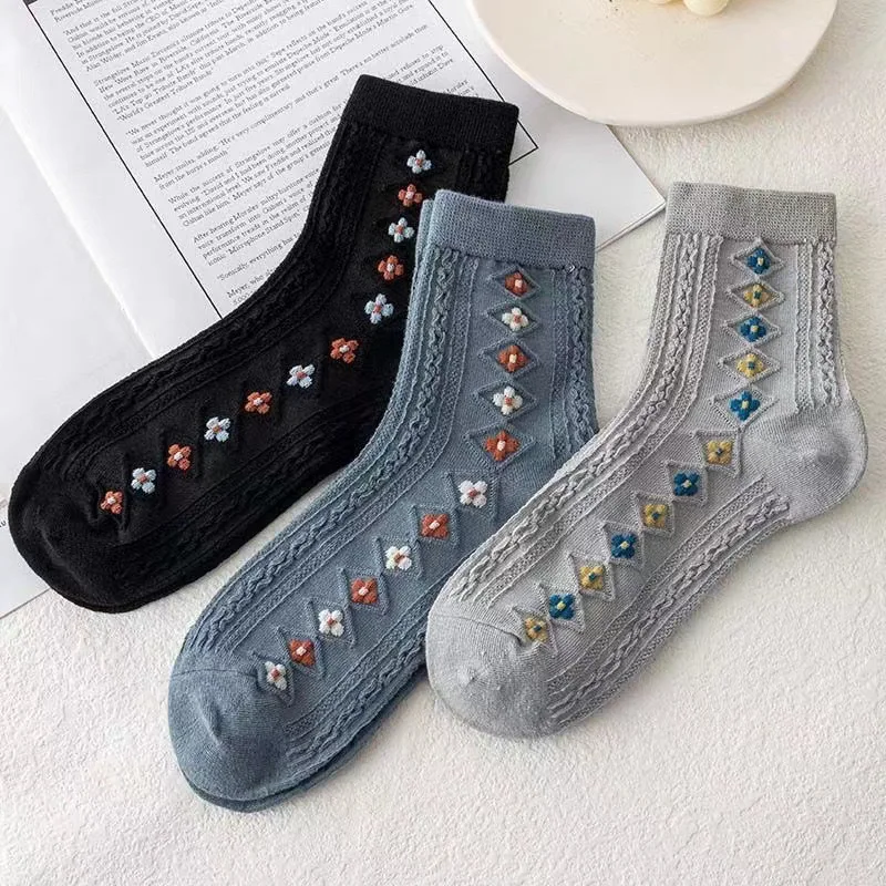 1Pair Elegant Korea Harajuku Woman Floral Socks Vintage Black Yellow Jacquard Ethnic Cotton Casual Cute Girls Dress Sox Autumn