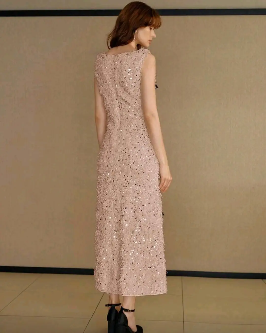 تصميم جديد فاخر س الرقبة الترتر الانحناء الريش مساء اللباس بلا أكمام أنيقة الأميرة الجنية حزب اللباس الرسمي