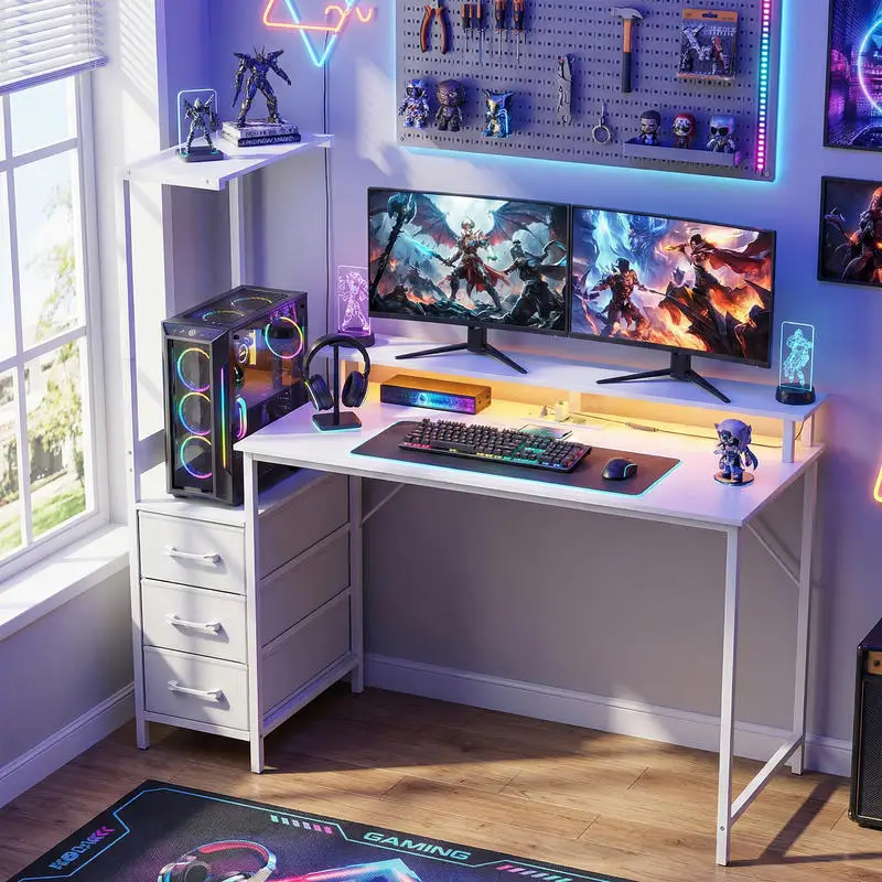 Bureau Gaming Blanc 147 cm avec Support CPU Réversible et Réglable, Surface Spacieuse Compatible avec Écrans jusqu'à 27 Pouces, Trois Tiroirs Organisateurs en Tissu, Design Moderne