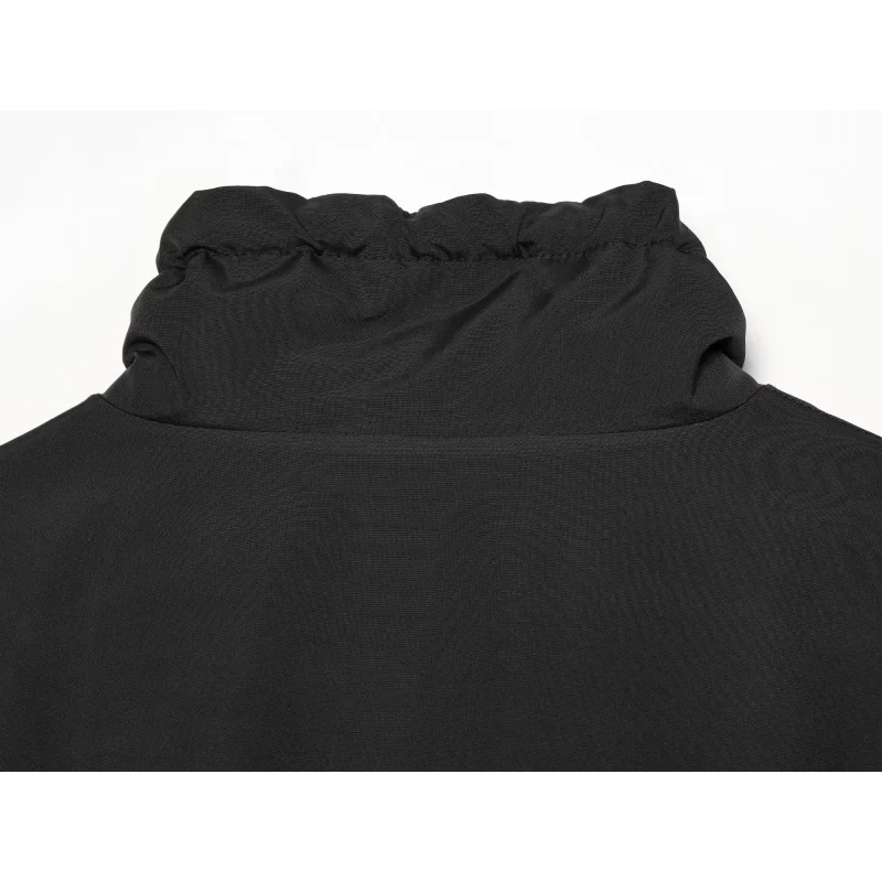 Neue wasserabweisende, wattierte Damenjacke mit Stehkragen, Kordelzug am Saum, Reißverschluss, losen langen Ärmeln, Taschen und kurzem Schnitt aus Baumwolle. – Detail 16
