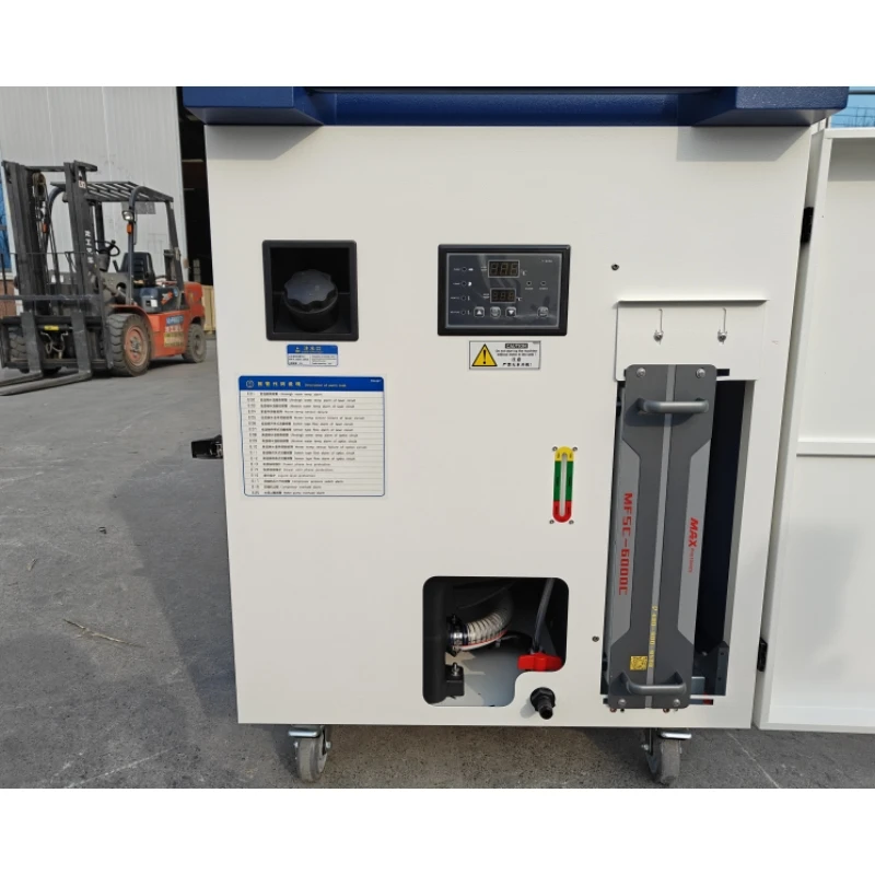 Big Power Factory Sale AccTek 6KW Laser Cleaning Tools Max Relfar Handheld Cleaning Machines for Strip Rust Paint