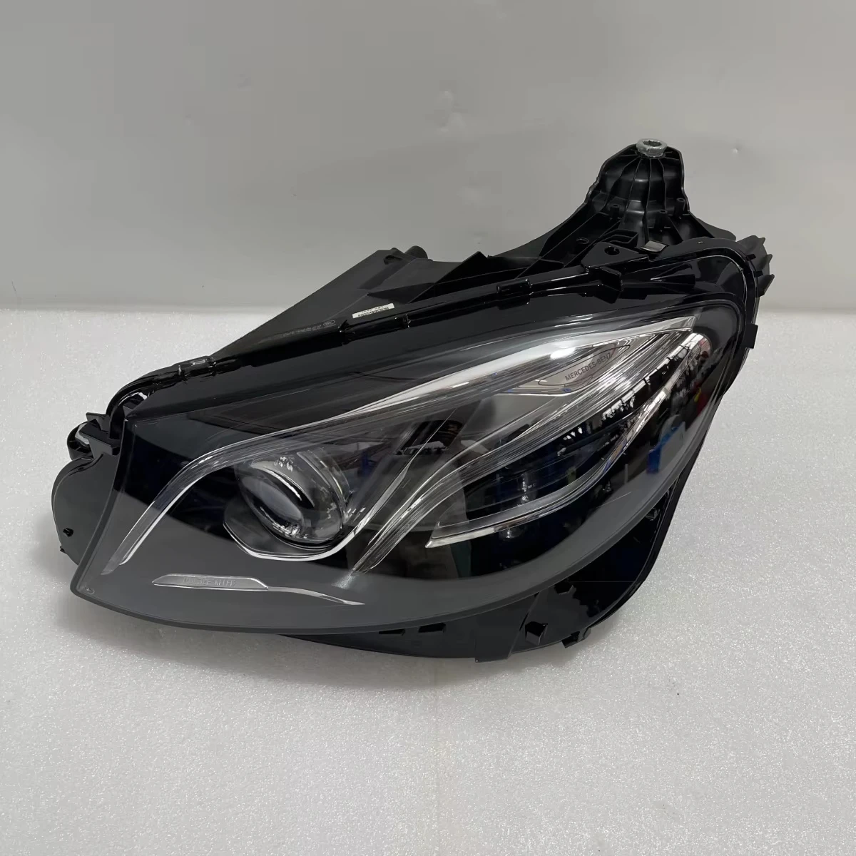 A2139062706 A2139062806 Dynamic LED Headlights Cold White for E-Class W213 E180 E200 2016 2017 2018 2019 2020