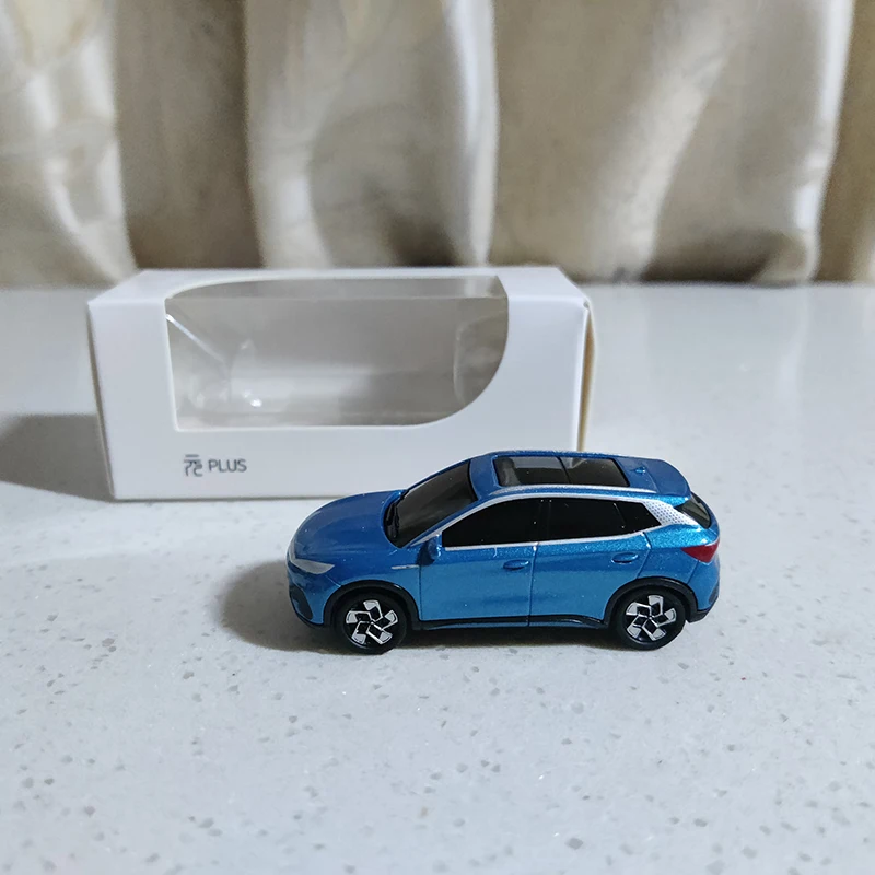 Modelo de coche de aleación de vehículo BYD YUAN PLUS a escala 1:64, juguete fundido a presión, adorno coleccionable, juguetes de recuerdo