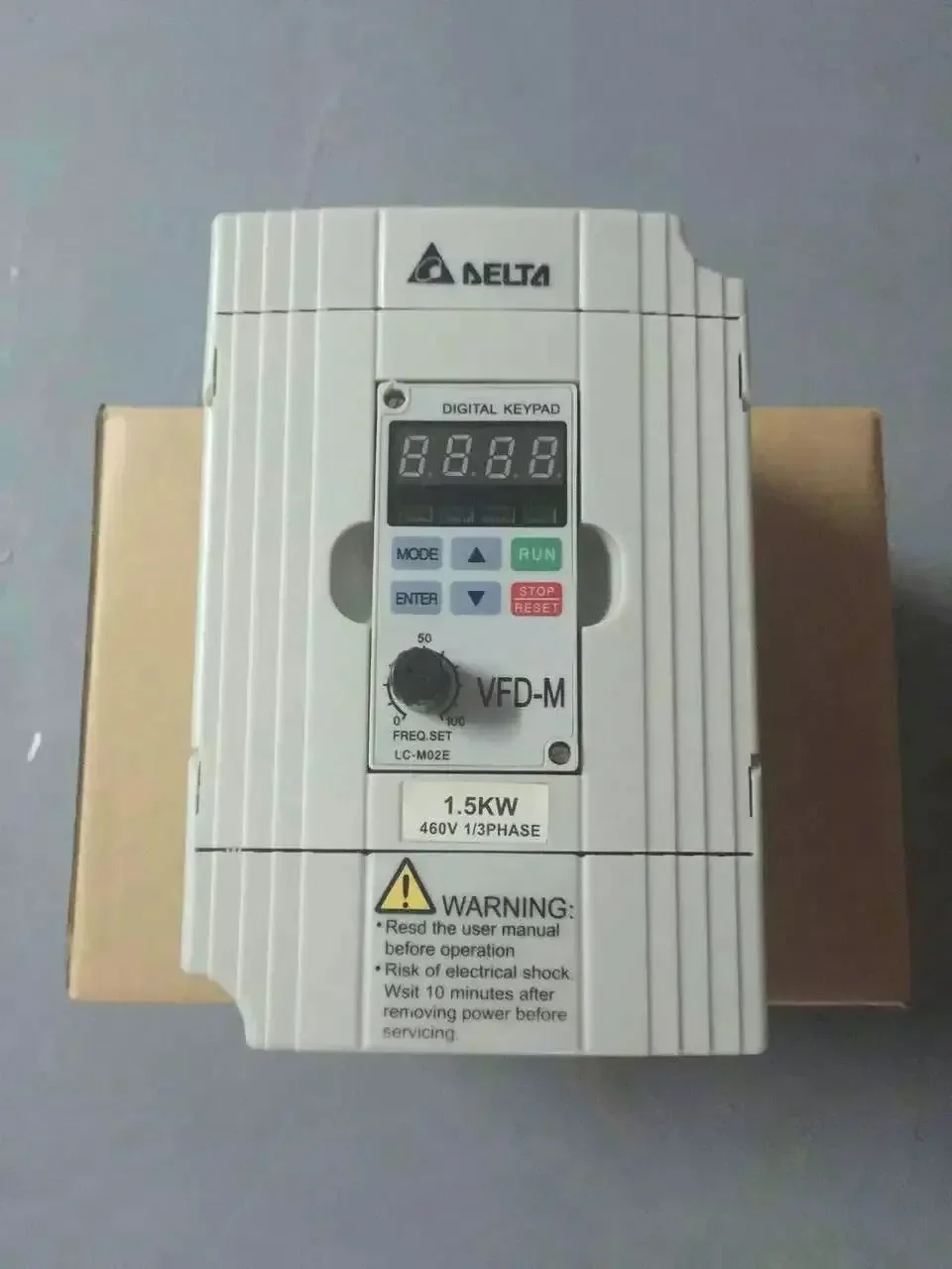 New  Delta inverter VFD015M43B 1.5KW Three phase frequency converter