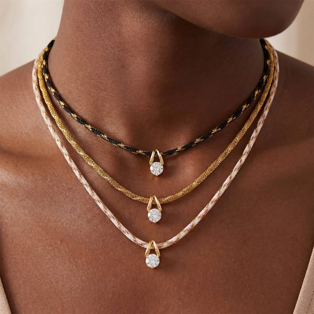 Bunte gestreifte Seilketten-Halskette mit einzelnem runden Zirkon-Anhänger für Damen, lässiger Schmuck, Geschenk – Detail 4