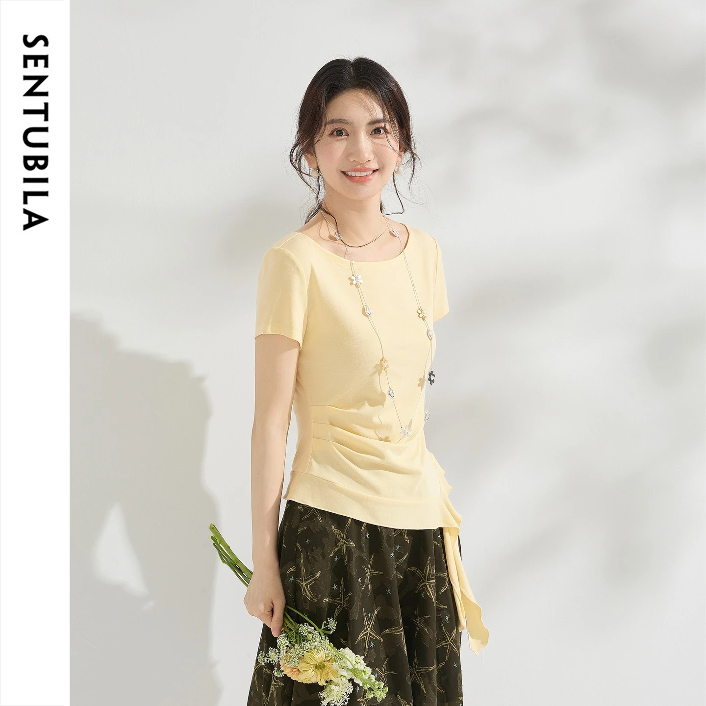 

SENTUBILA Women's T-shirt Lotus Leaf Streamer Summer New Short Sleeve Tee Pinch Pleated Thin Asymmetrical Design Top 162TA7275