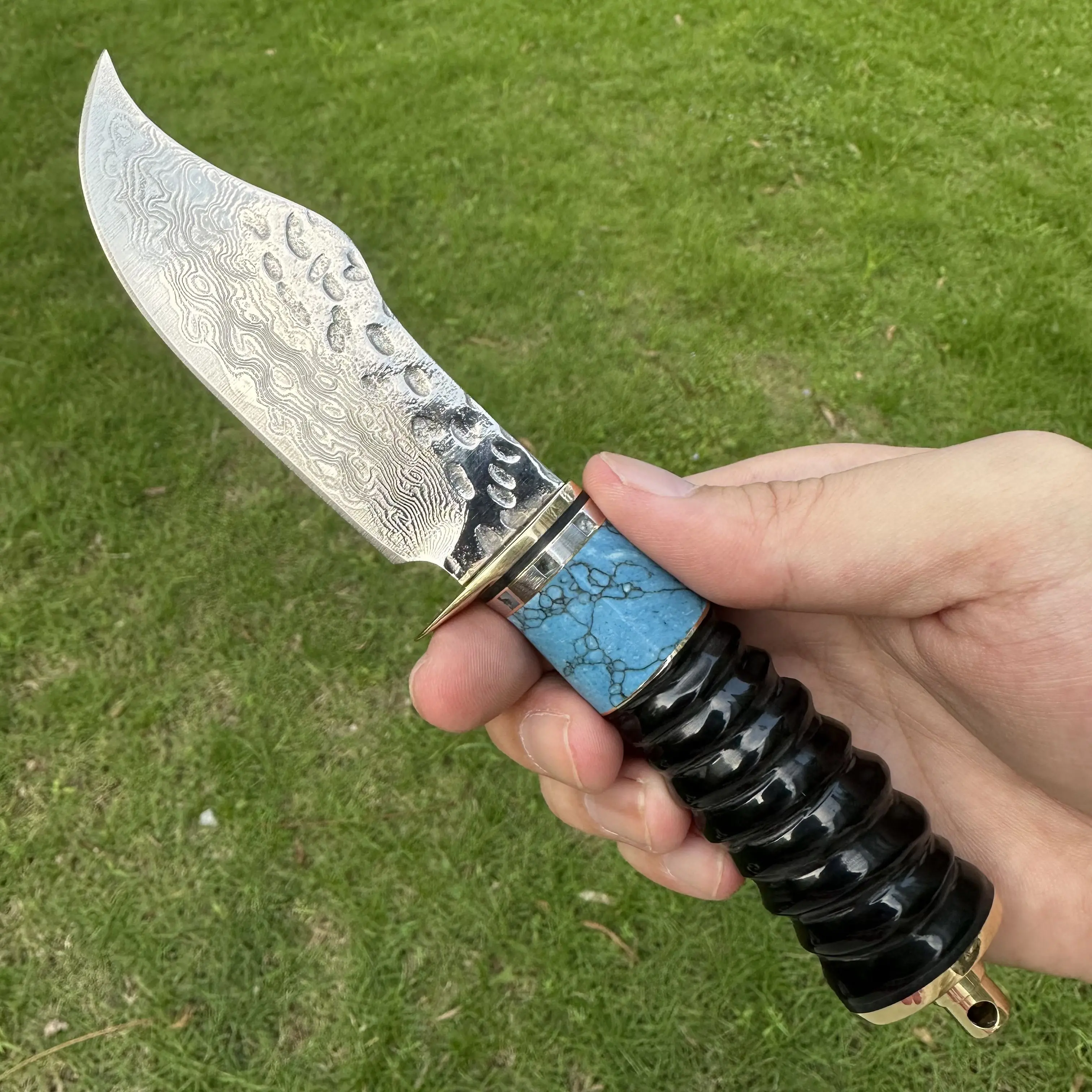 

Topwell Handmade A047 Damascus Fixed Knife Bull Horns Handle Kraft First layer Leather Sheath For Outdoor Hunting Colletion Gift