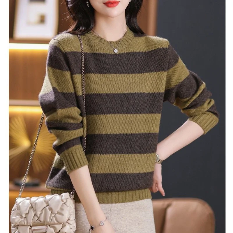 2023 New Autumn and Winter Westernized Minimalist Casual Loose Fitting Round Neck Striped Contrast Colored Long Sleeved Sweater