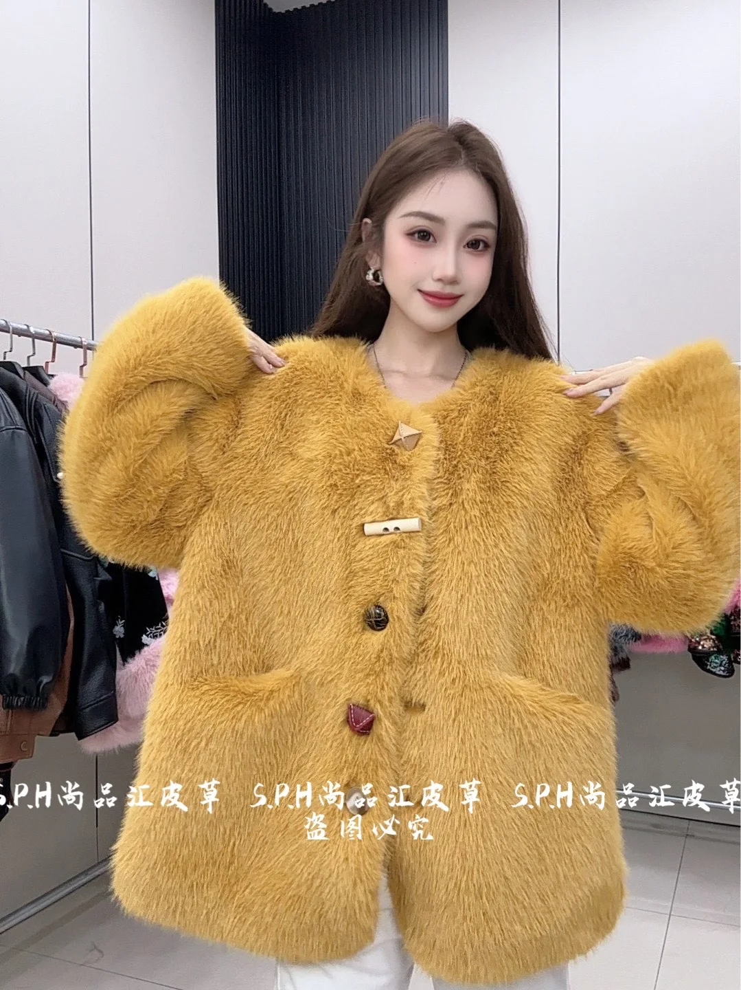 Winter New Women's Soft Comfortable Thickened Design Slimming Furry Coat Popular Design Long-sleeves Single-breasted Faux Fur