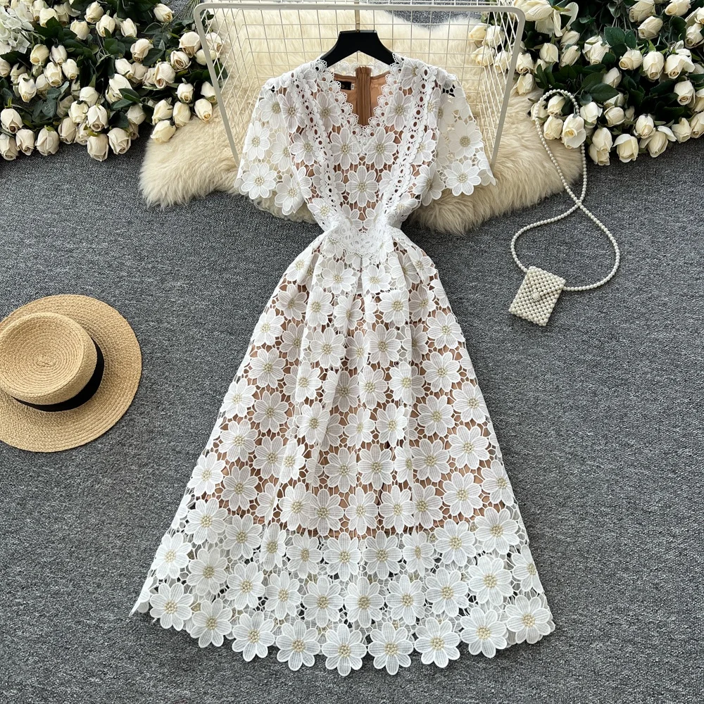 Clothland المرأة خمر فستان الدانتيل الأبيض نمط الأزهار الجوف خارج الخامس الرقبة ألف خط الإناث الرجعية فساتين متوسطة الطول Vestido QE301 #1