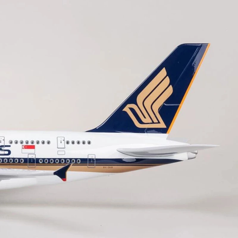 1/160 Scale 47CM Airplane Airbus A380 Singapore Model Plane W Light and Wheel Resin Diecast Airplanes for Collection Display Gif