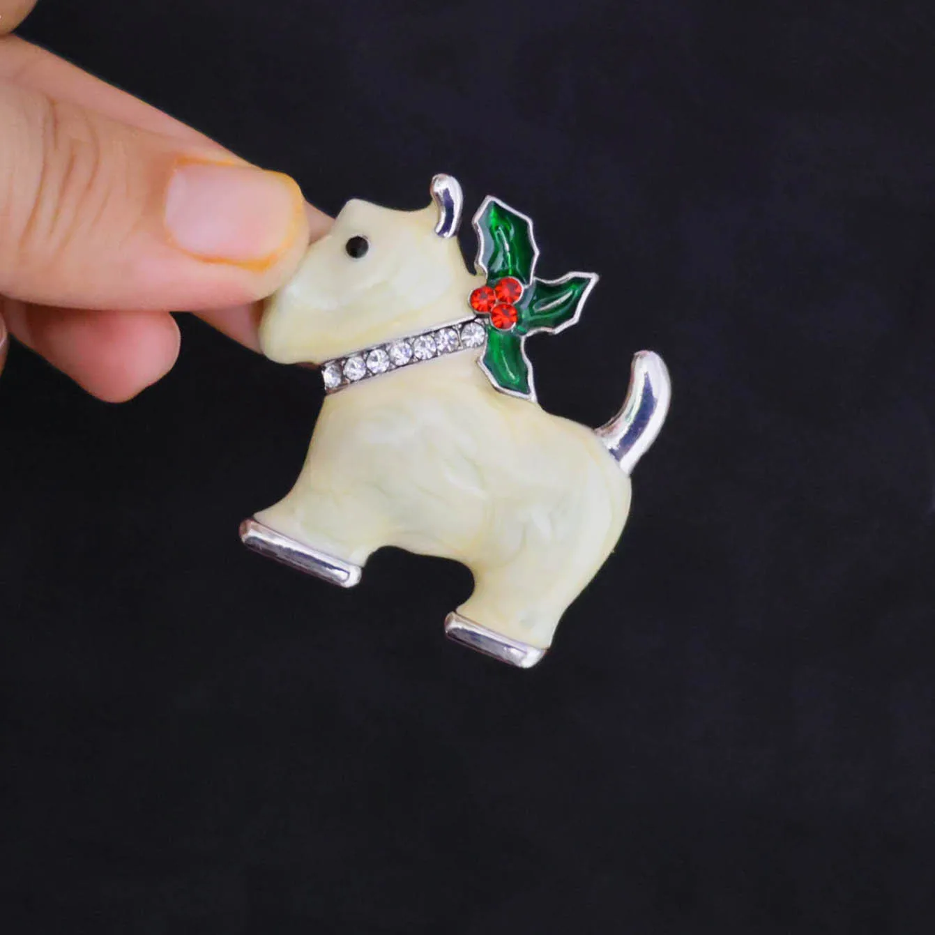 New European and American versatile cartoon magnet sucks Christmas cute puppy creative badge