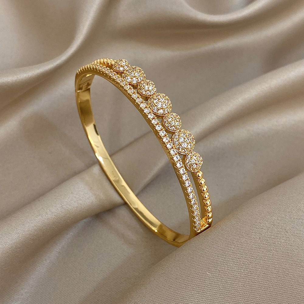 

DODOHAO Luxury Sparkling Zircon Gold Plated Bracelet for Women Bridal Elegant Geometry Open Spring Buckle Bangle Wedding Jewelry