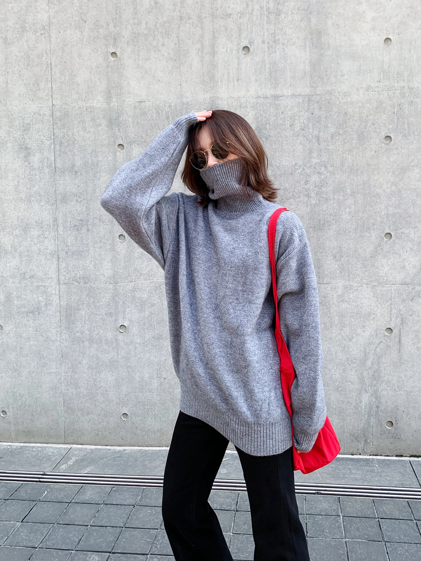 

Свободный базовый однотонный вязаный свитер с высоким воротом для женщин, осенне-зимний, средней длины, в стиле «ленивый шик», однотонный трикотаж