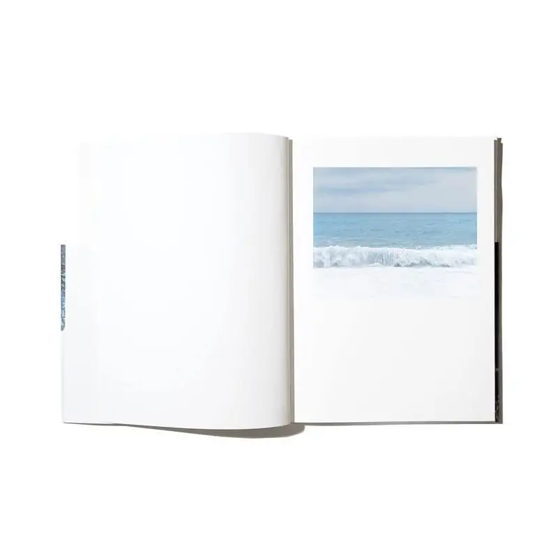 Winter And Spring Suzuki Risakuphoto Akaaka 9784865411485 Book