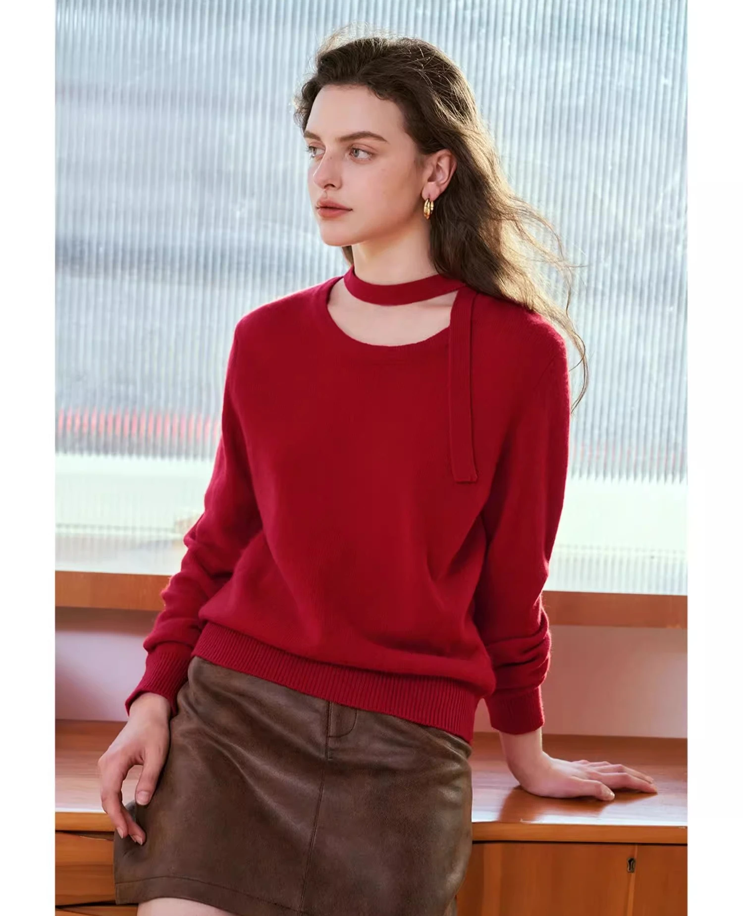 Sweter damski OLrain French Red Pullover, nowość na jesień 2025, luźny sweter z dzianiny, damski sweter z długim rękawem i wstążką, model N56QM92118
