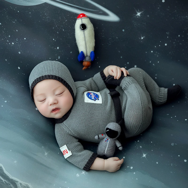 Newborn Photography Clothes Spaceman Themed Photography Outfit Knitted Hat Jumpsuit Set Rocket Astronaut Doll Photoshoot Props