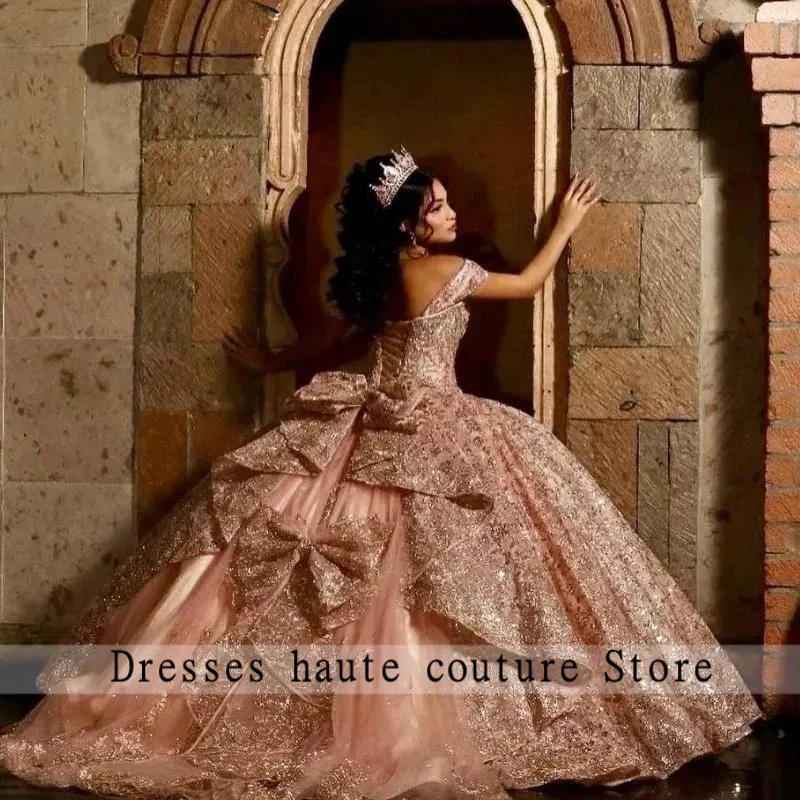 

Блестящее розовое многоуровневое платье Quinceanera с аппликацией, 2025 г., с бантом и открытыми плечами, милое платье 16, платье для дня рождения по индивидуальному заказу