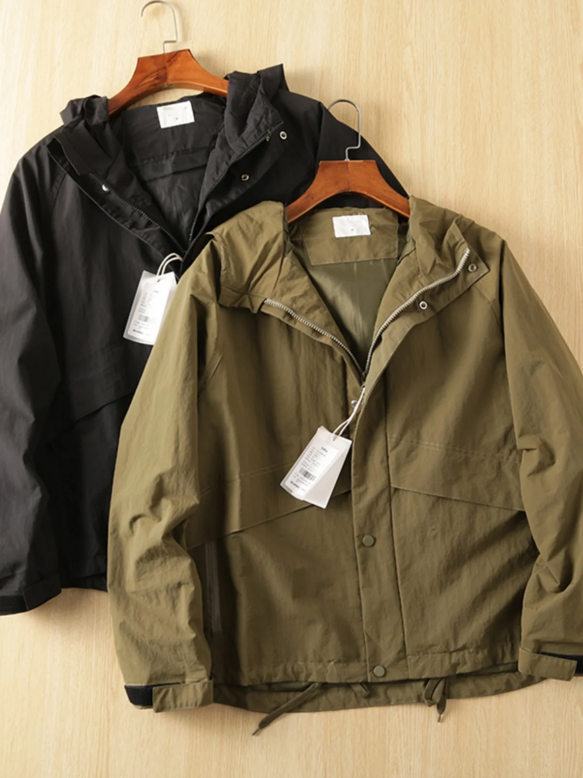 

Outdoor Mountain Series Ткань с эффектом памяти Ветрозащитная водонепроницаемая весенняя мужская тонкая цветная повседневная куртка с капюшоном