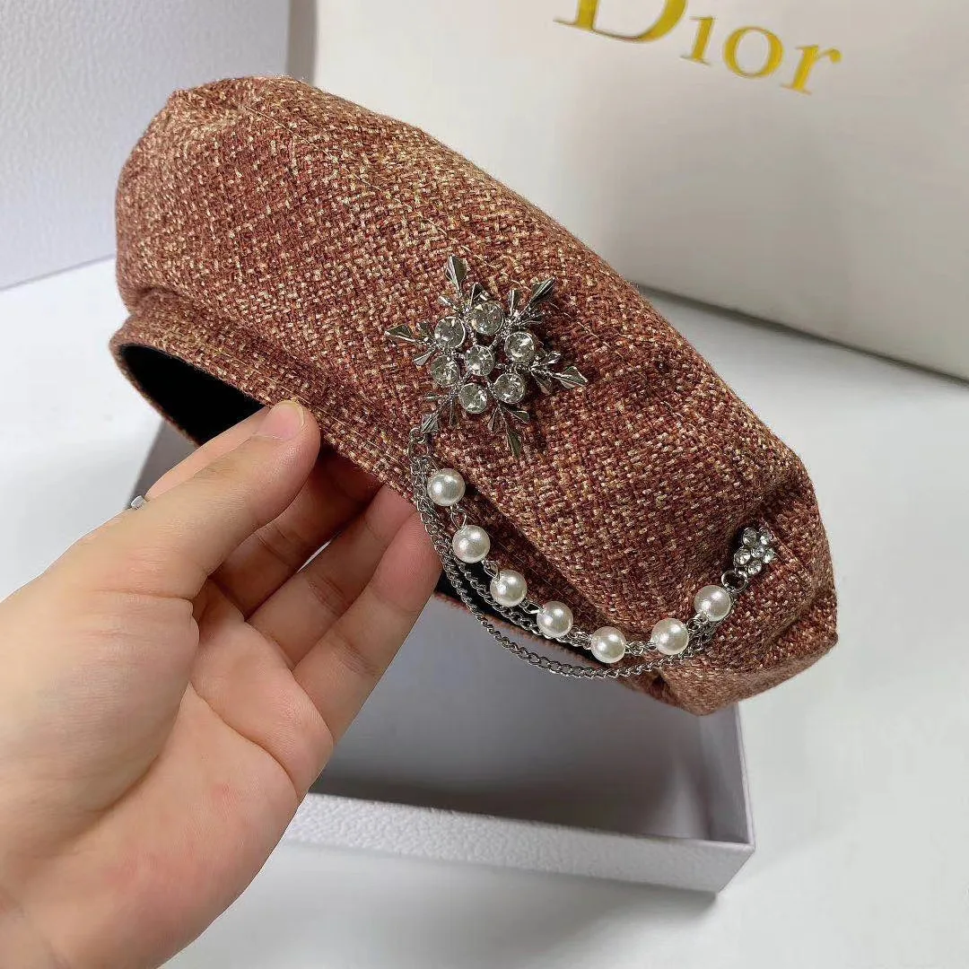 Luxury Designer Plaid Boucle Flat Beret Cap with Removal Brooch Women Ivy Irish Rhinestones Chain Embellished Painter Hats