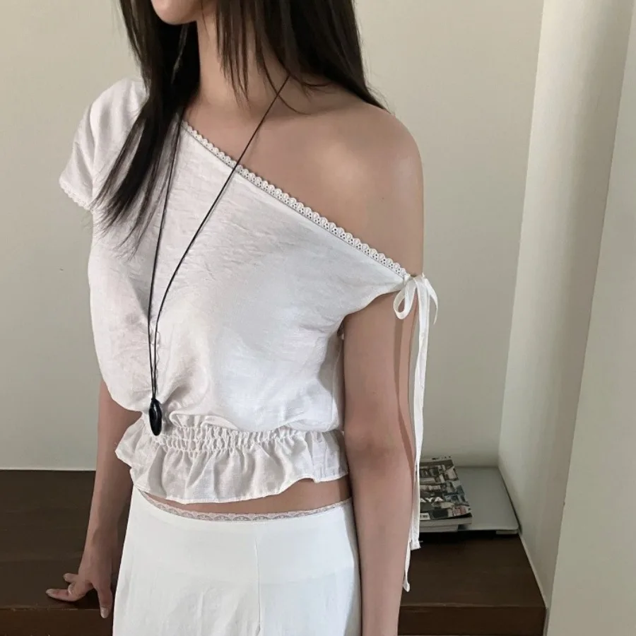 

Summer Lace Trim Splice Asymmetrical Oblique Collar Shoulder Bared Short Sleeve Shirt Women Waist Inward Short Length Top