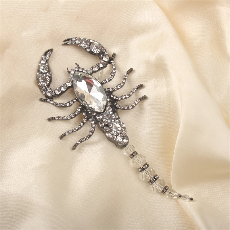 Fashion Exaggerated Large Size Insect Scorpion Domineering Brooch Unisex Gun Black Color Vintage White Crystal Collar Buckle