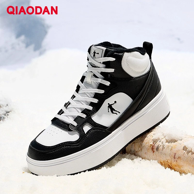 

QIAODAN Women Skateboarding Shoes 2025 Winter Classic Black White Cotton Sneakers Rubber Anti-slip Running Shoes QXL052244520B
