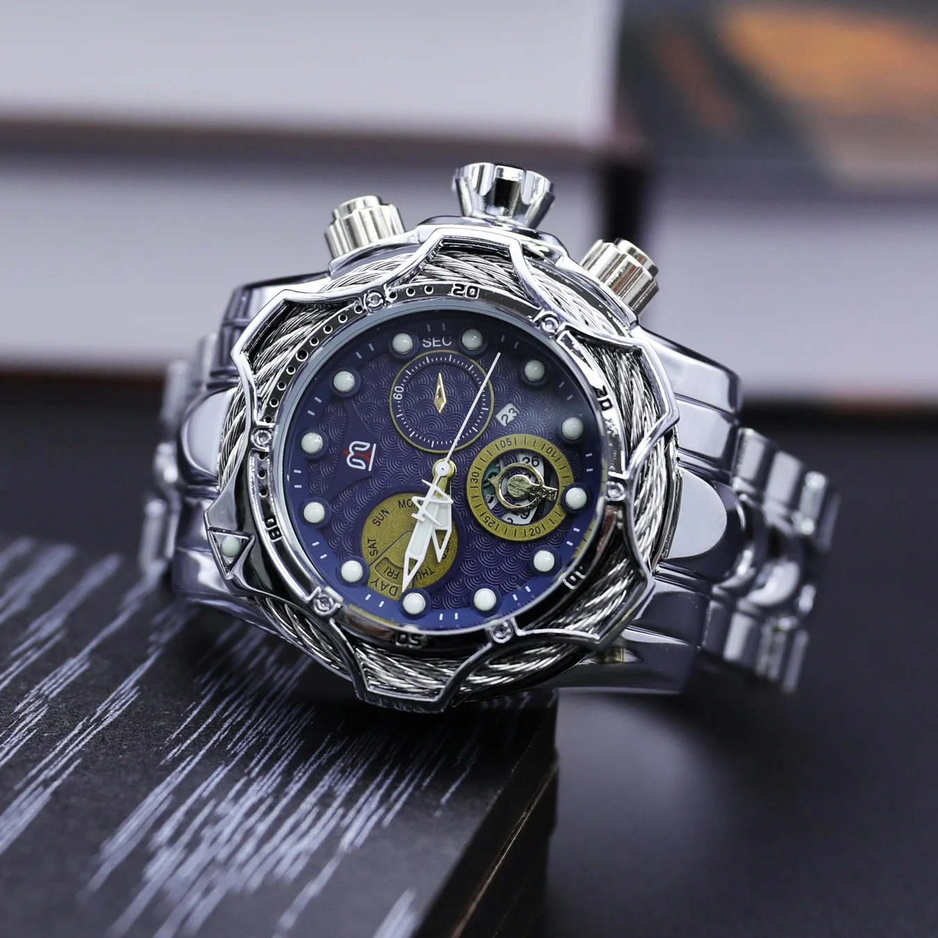 Personalized Punk Men's Quartz Watch, Military Style Large Dial, Waterproof, Luminous Calendar Function, Trendy Men's Watch, European and American Street Hip-Hop Style, Dual-Use for Business and Sports, Hot-Selling Item on Cross-Border Platforms