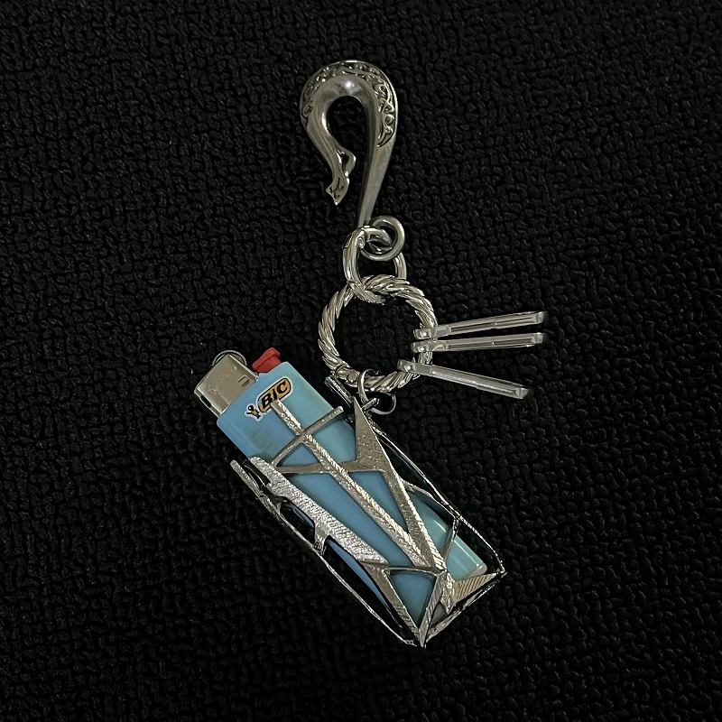 Verwandelbares Feuerzeugetui und Schlüsselanhänger aus Metall im Cyberpunk-Stil, modisches Taillenaccessoire mit High-Street-Premium-Textur