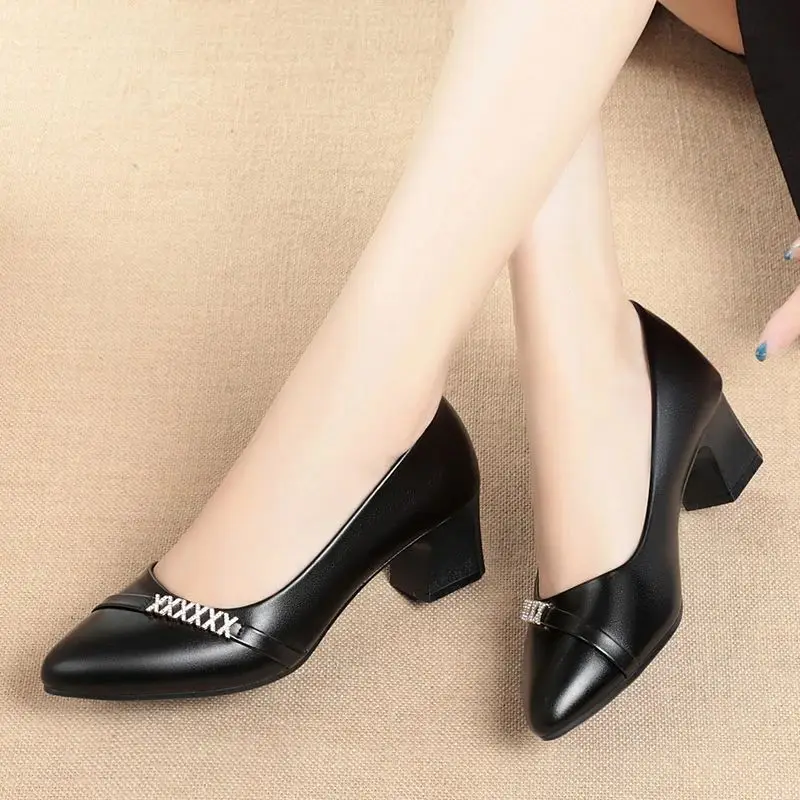 Spring Female Fashion Shallow Mouth Soft bottom Sweet Square Heel Pumps Solid Black Office Soft Leather Shoes