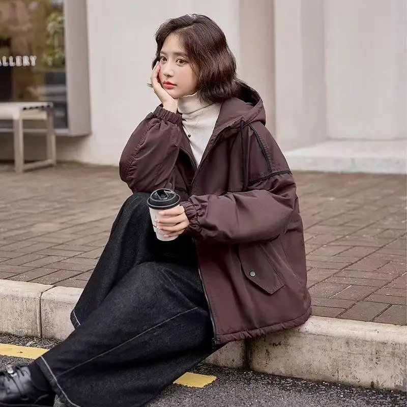 زائد المخملية باي التغلب معطف الإناث شتاء 2025 جديد دافئ القطن وسادة مبطنة ملابس خارجية غير رسمية فضفاضة أسفل معطف المرأة سترات