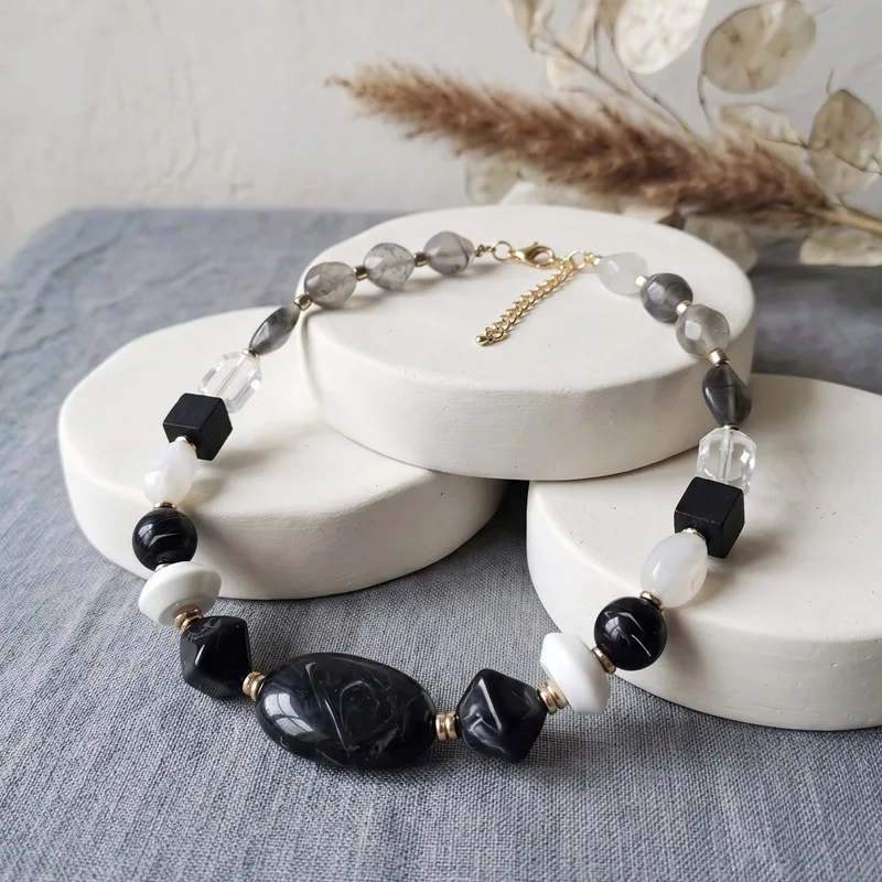 European and American minimalist black and white contrasting color marble pattern acrylic necklace female exaggerated geometric