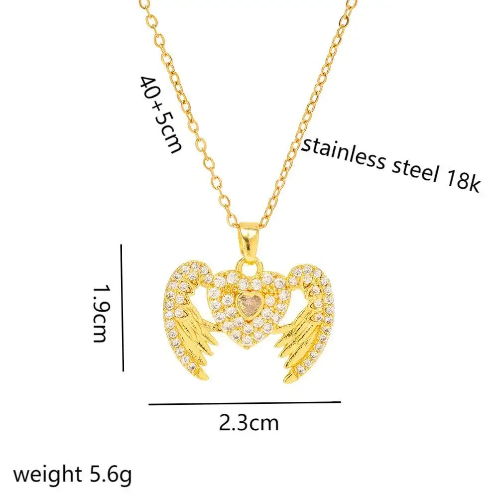 Эта изысканное колье из титановой стали с небольшими крыльями ангела и цельнозолотыми бриллиантами — это модный выбор для женщин.