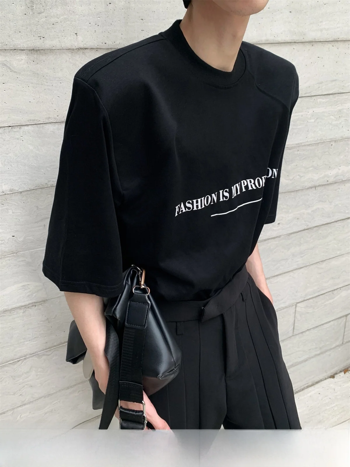 

Shoulder Padded T-Shirt Men's Summer Black Loose Fit Short Sleeve Letter Print round Neck Cool Feeling Korean Style Youth Fas...