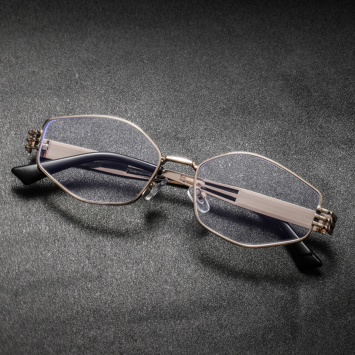 1 Pair of Men's Gold Hollow-Out Polygonal Metal Frame Black Temple Flat Glasses, Minimalist, Light Luxury, Clean and Stylish Men's Glasses, Suitable for Business Meetings and Casual Outings