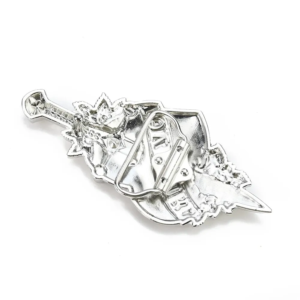 الحب يؤلم القلب والسيف حزام مشبك فريد من نوعه نمط فاسق مادة معدنية متينة دبوس مشبك الحرف مثالية لراكبي الدراجات النارية وأحزمة الروك