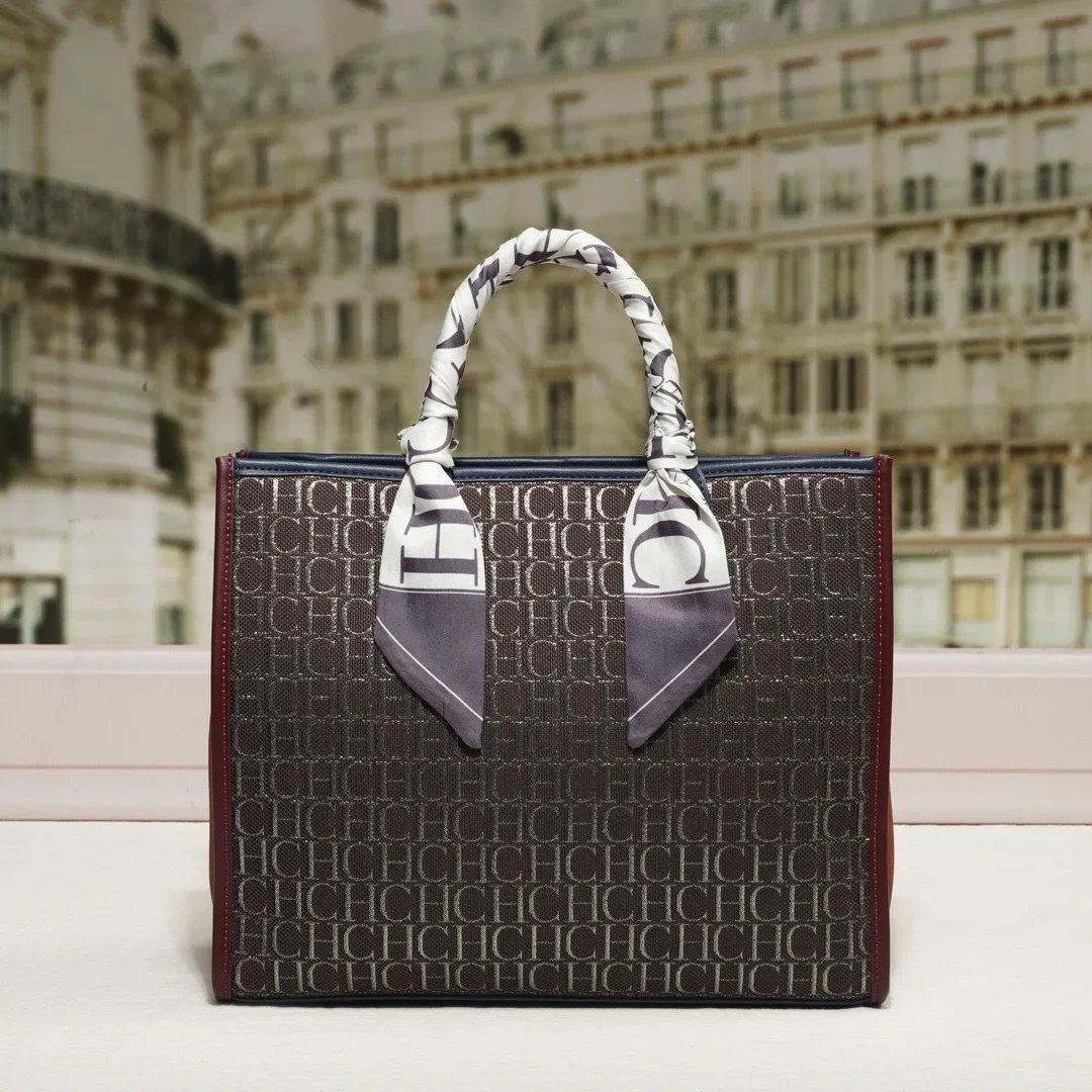 

High Quality Vintage Letter Logo Crossbody Bag For Women With Solid Color Trendy Design And Luxury Leather