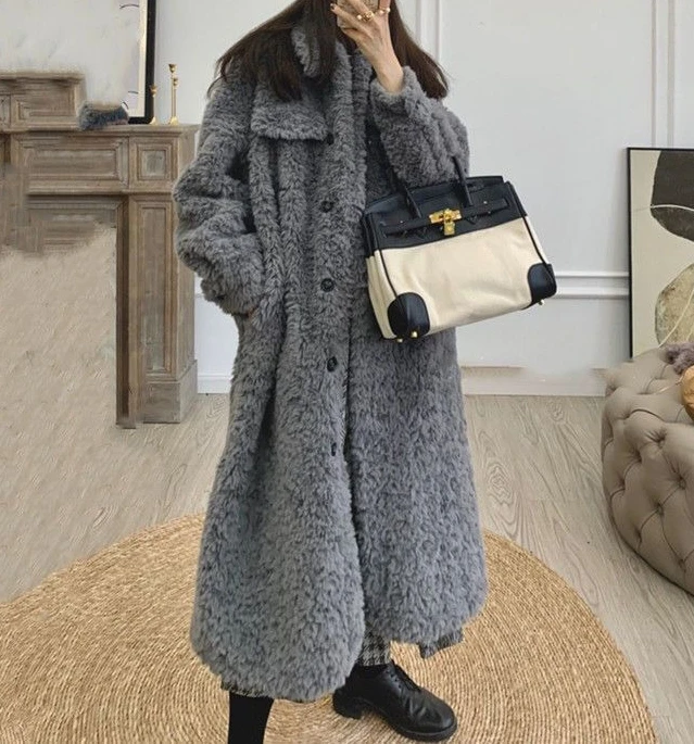 

Winter 2025 Loose Fleece Fluffy Long Woolen Coat with A Fashionable Look