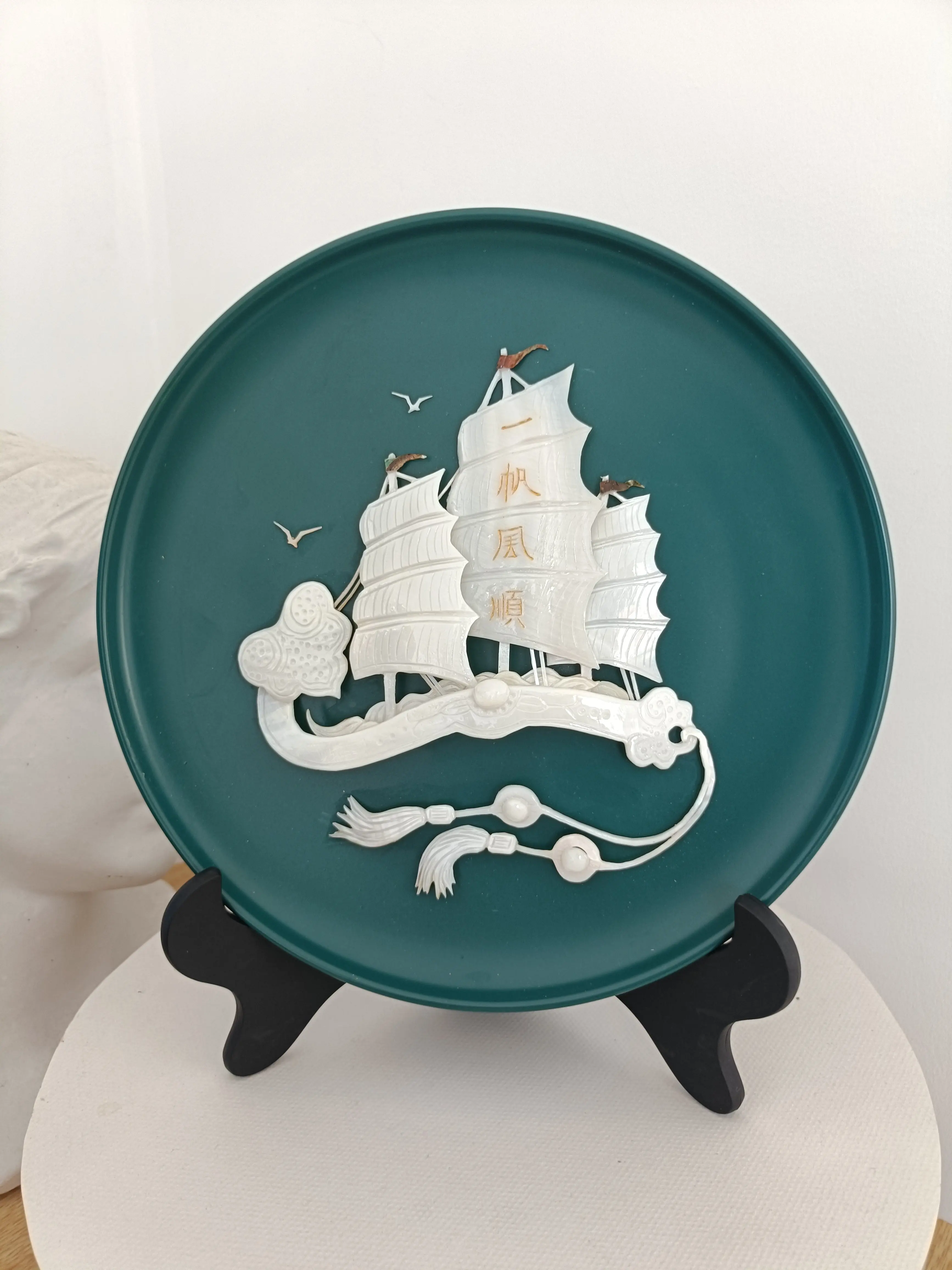 Shell‑Carved Smooth‑Sailing Sailboat Ornament, Auspicious Handmade Gift