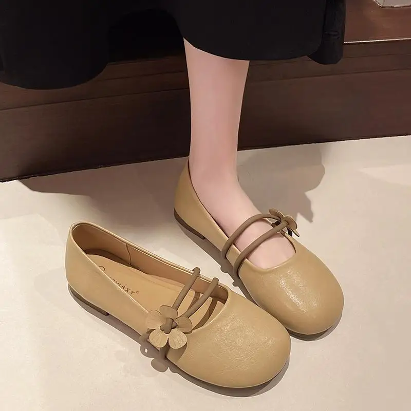 

Elegant Women's Flat Shoes Spring 2026 New Style Bean Bean Slip-On Fairy Style Soft Single Shoes Match Skirts Casual Fashion