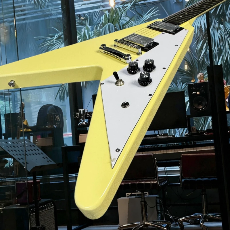 

Подарок Рождество Желтый Белый V Электрогитара Корпус из красного дерева Накладка из палисандра Бесплатная доставка