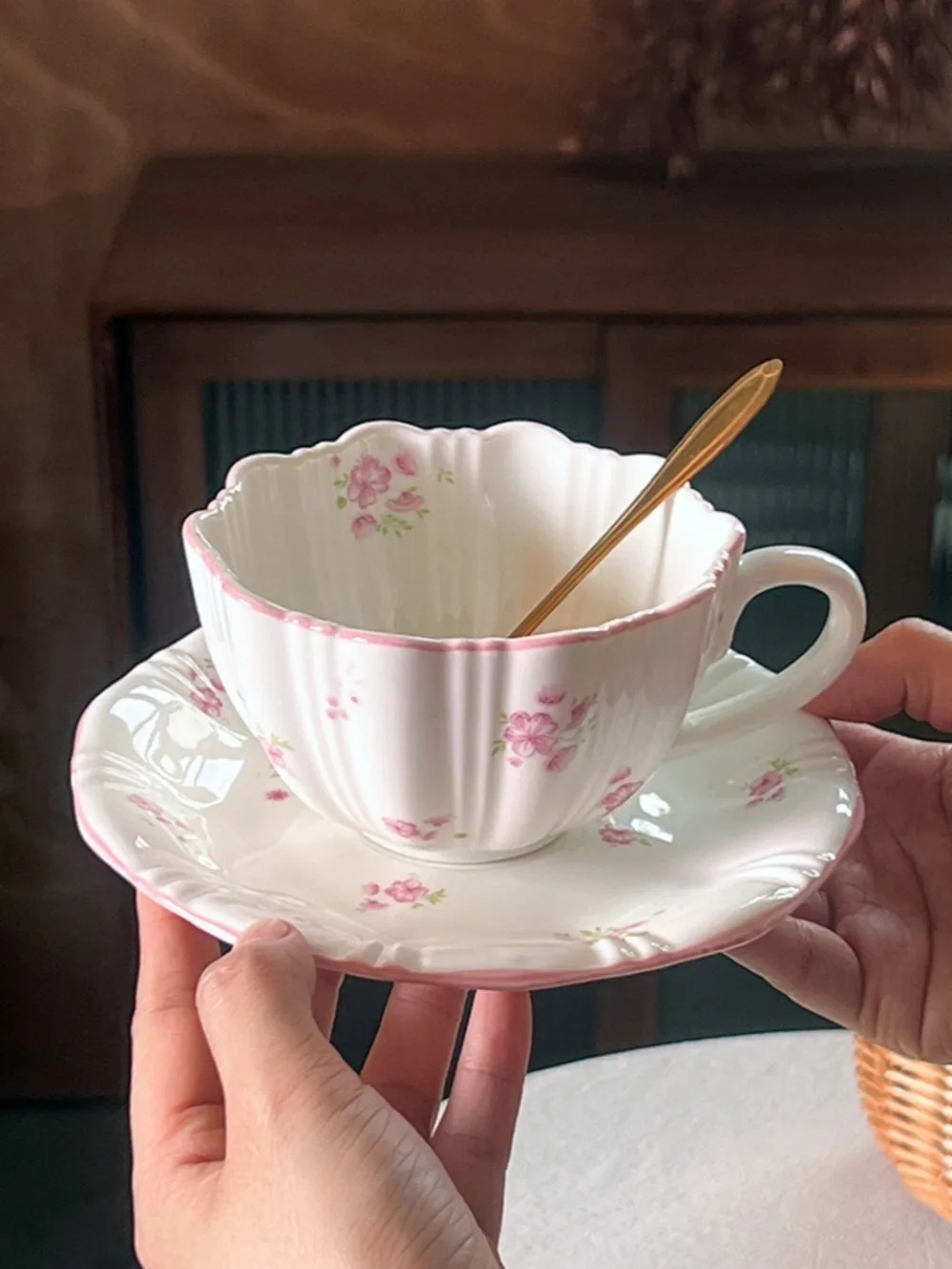 

Европейские кружки с розовыми вишней, фарфоровая чашка и блюдце, посуда, кофейная кружка, обеденный стол, чашка для послеобеденного чая, чашка для фруктов, сока