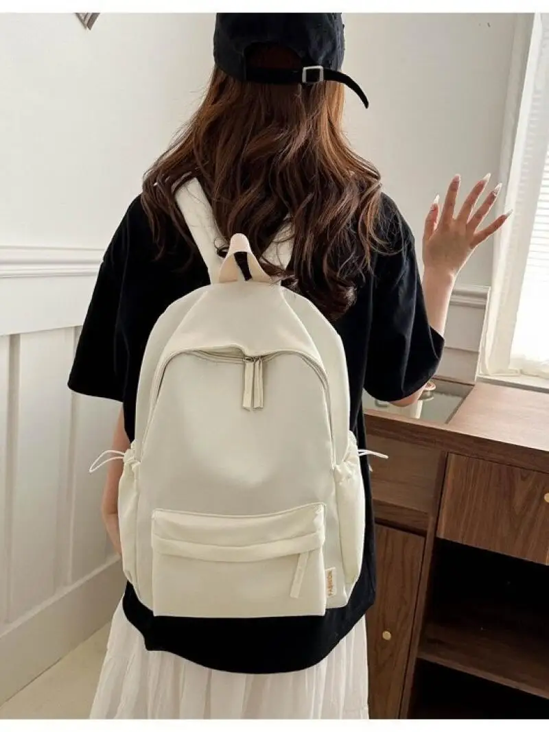 New Fashionable and Simple Casual Backpack with Comfortable Multi Pocket Waterproof Design for Commuting Men and Women